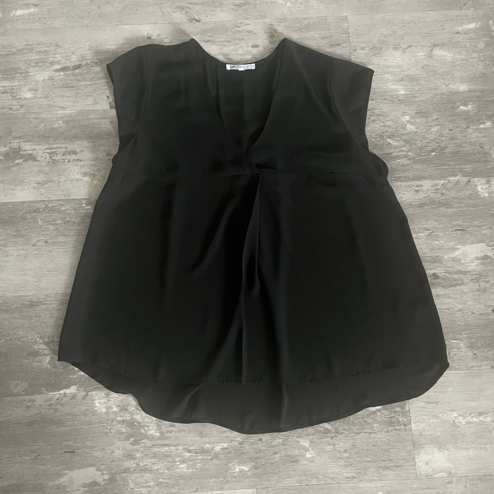 Women’s business casual black short sleeved top